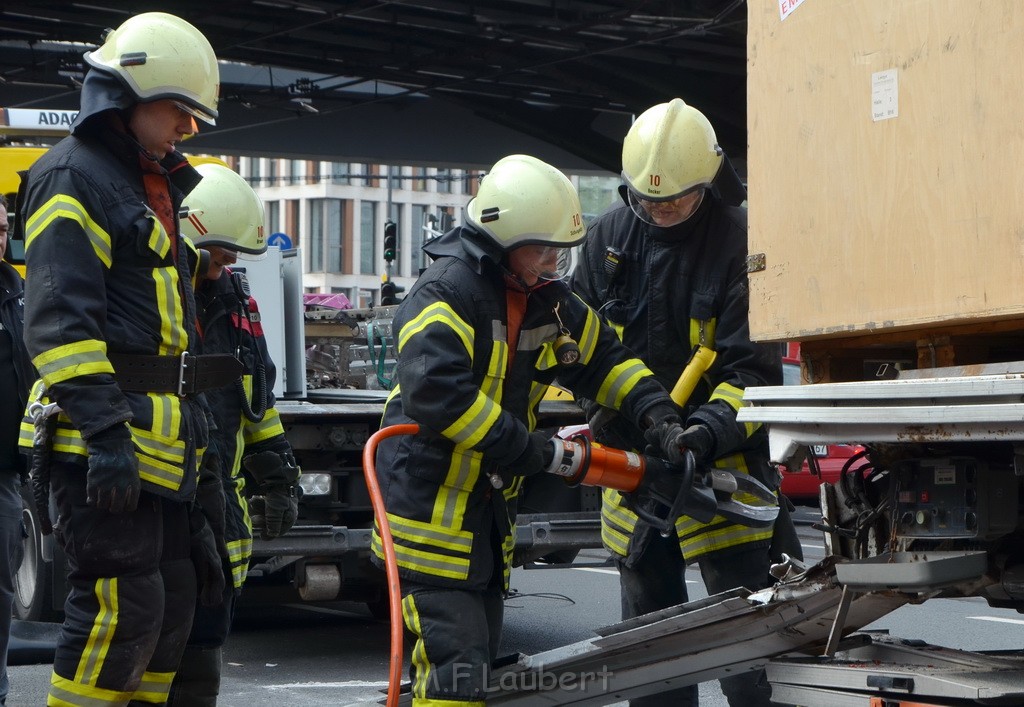 LKW Bruecke Koeln Deutz Opladenestr Deutz Muelheimerstr P136.JPG - Miklos Laubert